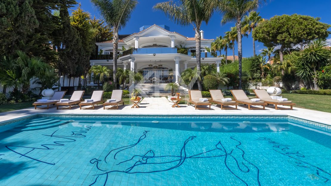 Legendary beachfront villa for sale in Puerto Banus, Marbella 