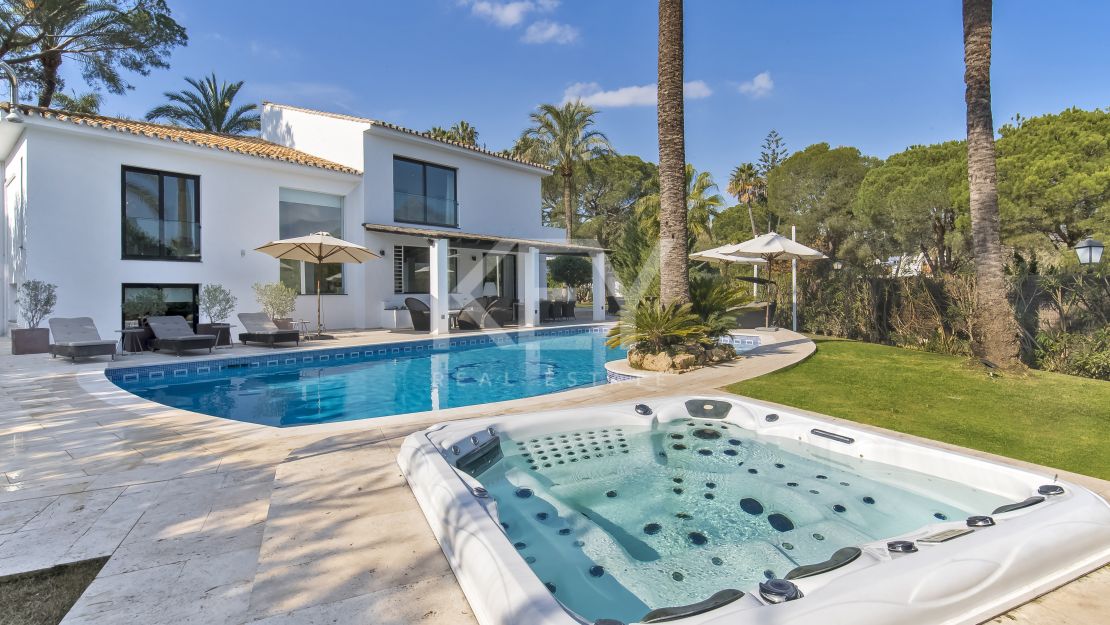 Villa Eternal: Luxurious Villa for Sale and Short-Term Rent in Los Naranjos Golf, Nueva Andalucía