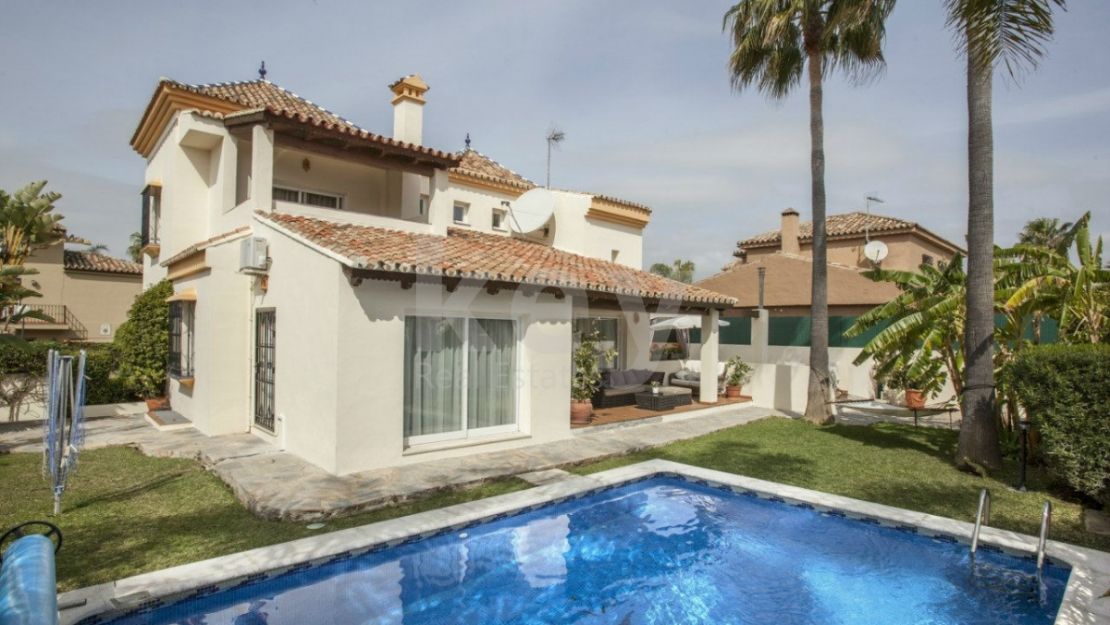 Villa Allegra: villa cerca de la playa en Nueva Andalucía, Marbella