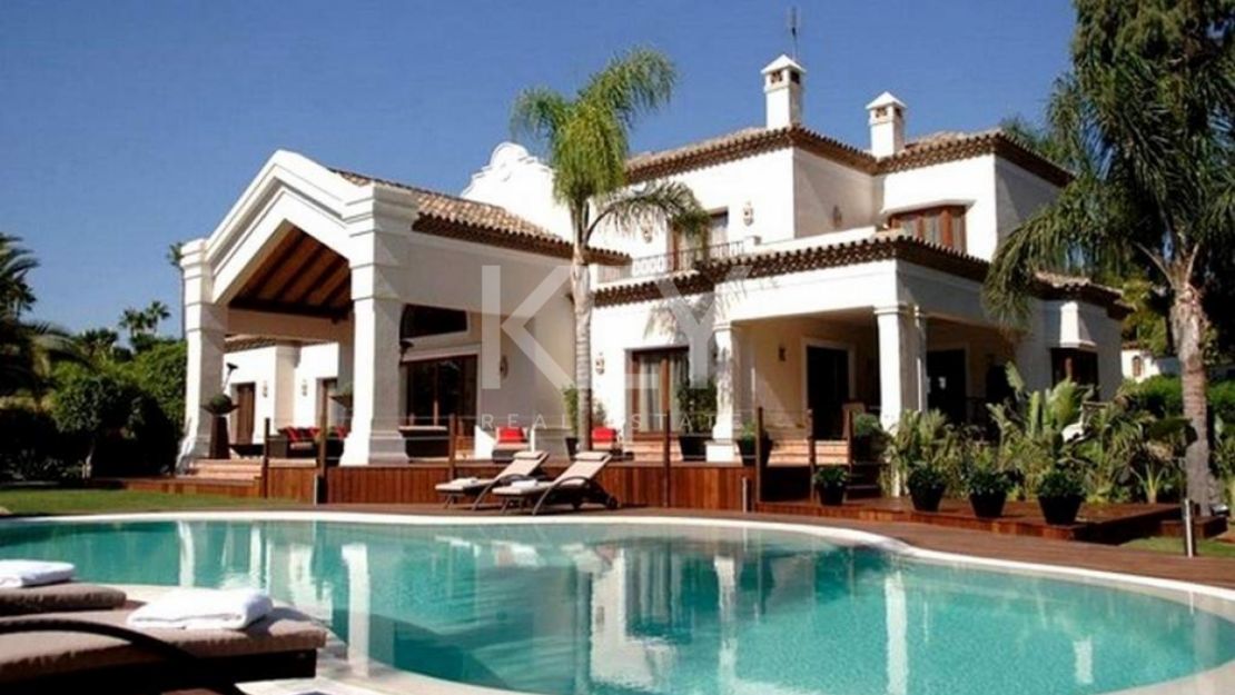 Front-Line Golf Villa in La Cerquilla, Nueva Andalucía - Villa Golf 7 for Sale & Rentals