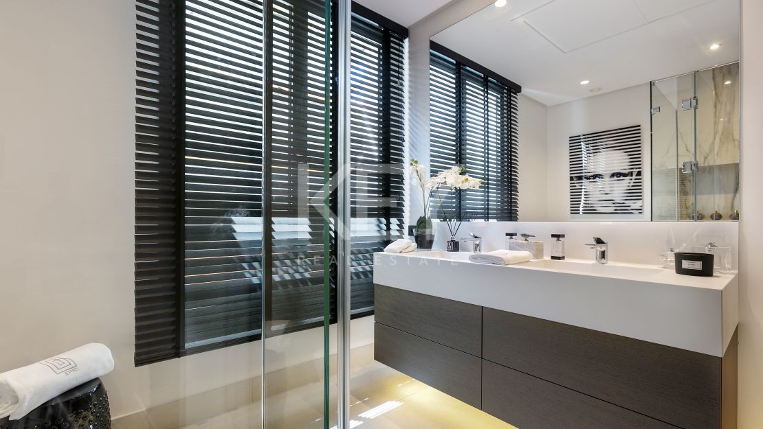 Потрясающая вилла Sky Villa с мебелью от FENDI CASA в привилегированном месте, Золотая Миля