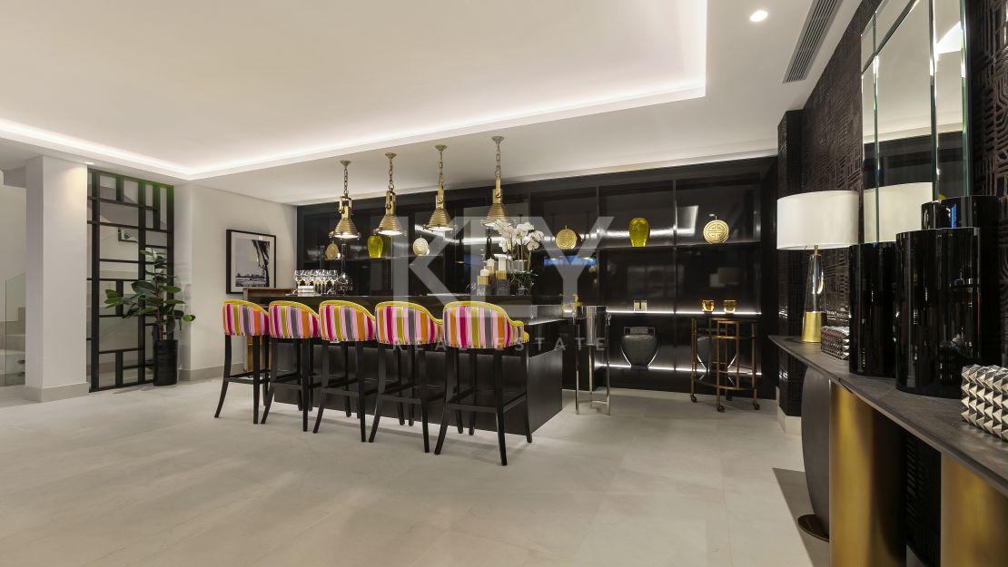 Потрясающая вилла Sky Villa с мебелью от FENDI CASA в привилегированном месте, Золотая Миля