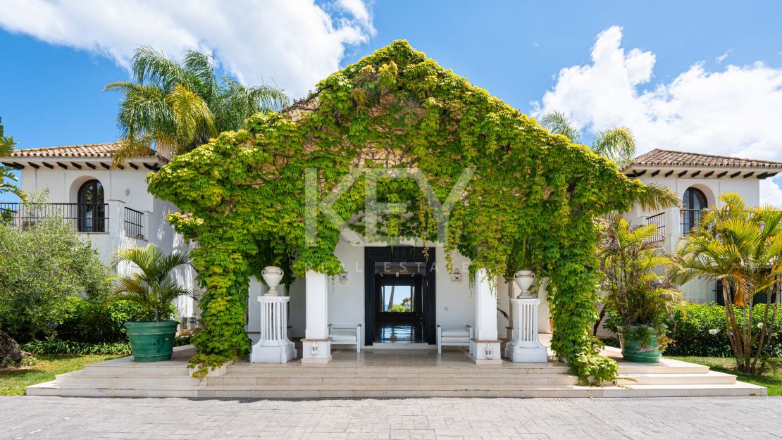 Прибрежная вилла в средиземноморском стиле с большим потенциалом в восточной части Эстепоны