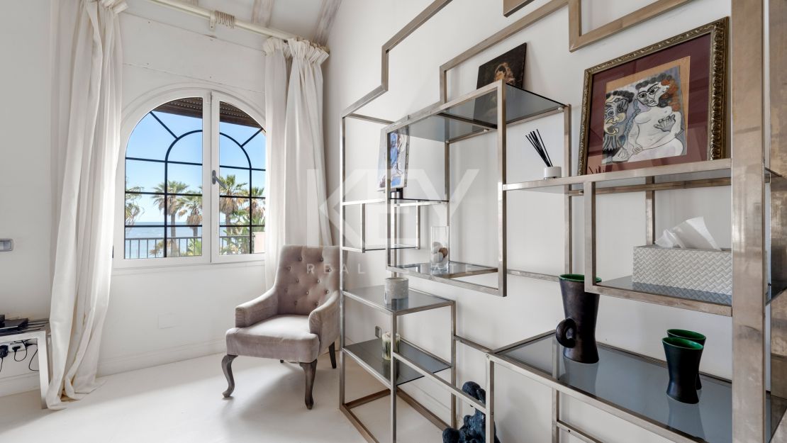 Прибрежная вилла в средиземноморском стиле с большим потенциалом в восточной части Эстепоны