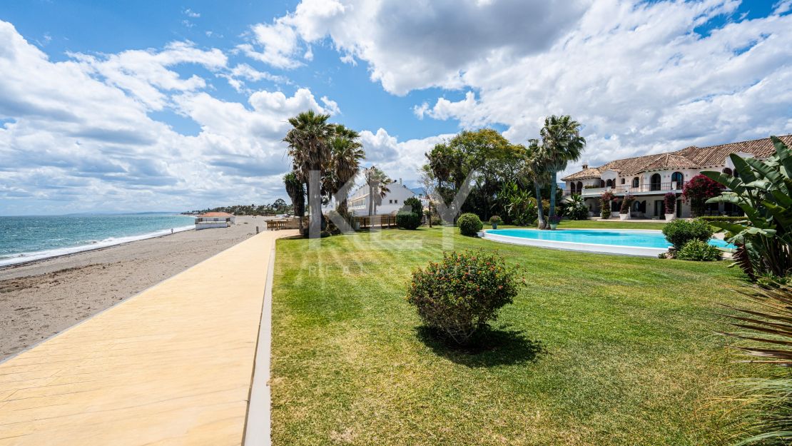 Прибрежная вилла в средиземноморском стиле с большим потенциалом в восточной части Эстепоны