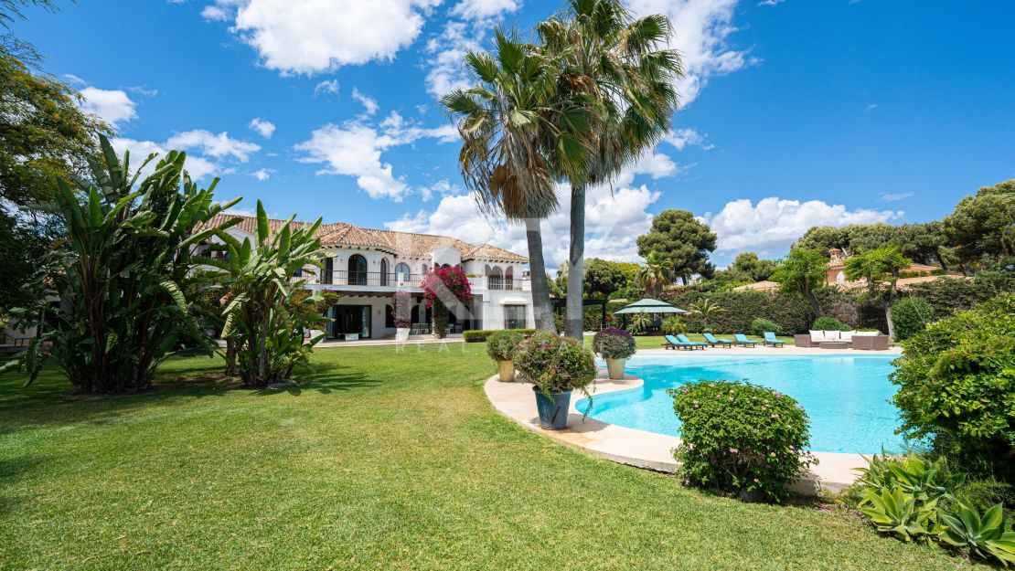 Прибрежная вилла в средиземноморском стиле с большим потенциалом в восточной части Эстепоны