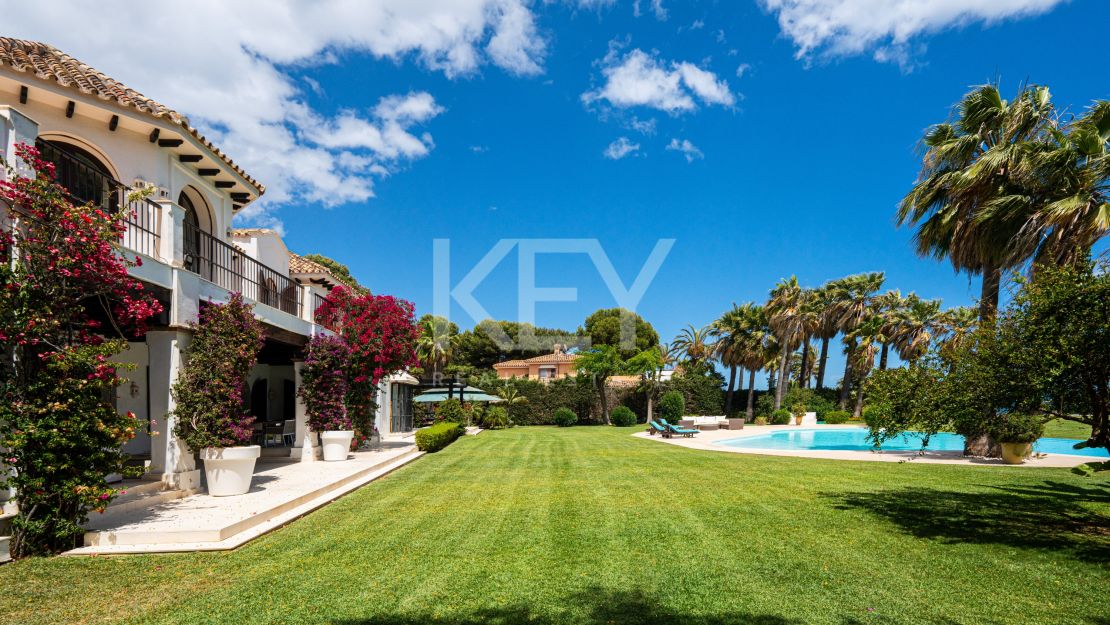 Прибрежная вилла в средиземноморском стиле с большим потенциалом в восточной части Эстепоны