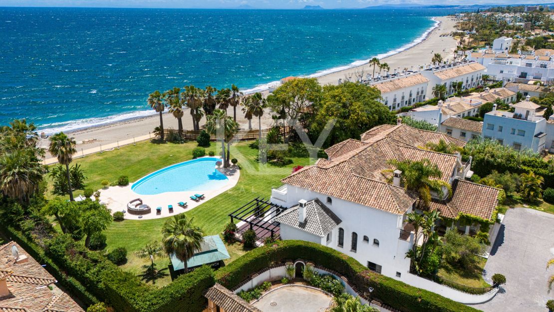 Прибрежная вилла в средиземноморском стиле с большим потенциалом в восточной части Эстепоны