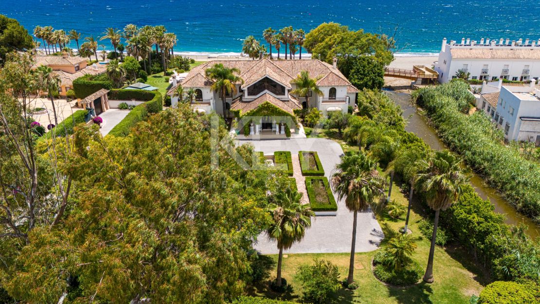 Прибрежная вилла в средиземноморском стиле с большим потенциалом в восточной части Эстепоны