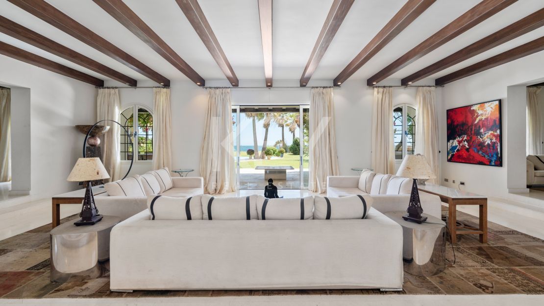 Прибрежная вилла в средиземноморском стиле с большим потенциалом в восточной части Эстепоны