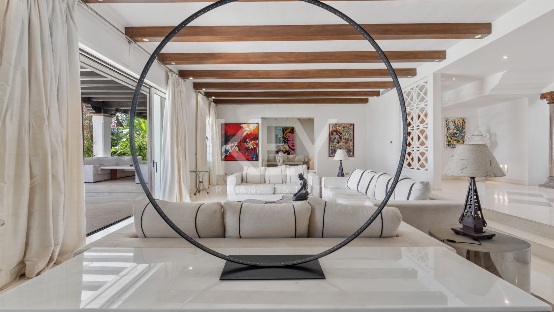 Прибрежная вилла в средиземноморском стиле с большим потенциалом в восточной части Эстепоны