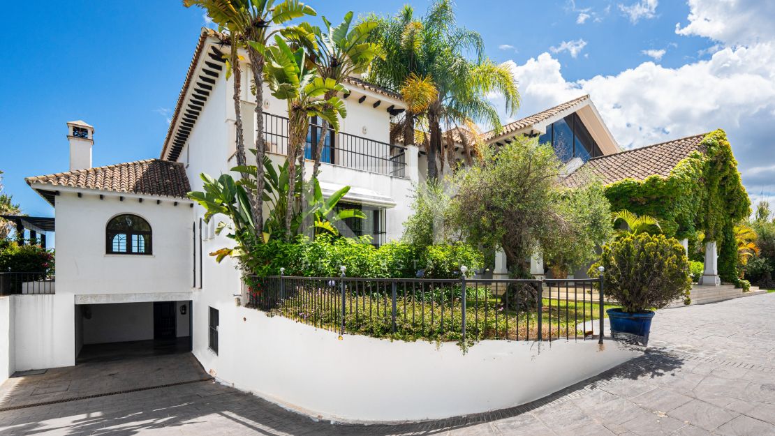 Прибрежная вилла в средиземноморском стиле с большим потенциалом в восточной части Эстепоны