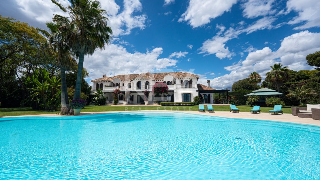 Прибрежная вилла в средиземноморском стиле с большим потенциалом в восточной части Эстепоны