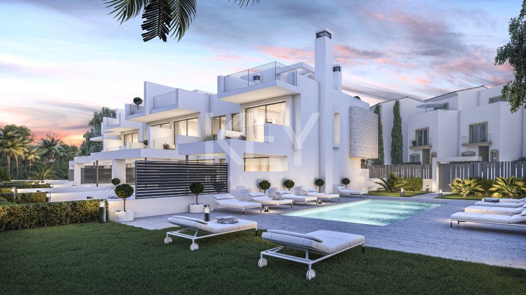 Villas en venta con distancia a pie de playa en Estepona