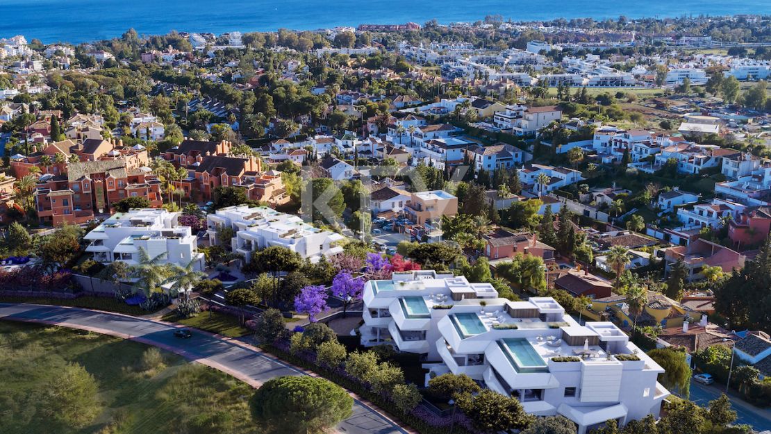 Moderna villa pareada con piscina en la azotea y vistas al mar en Nueva Andalucía