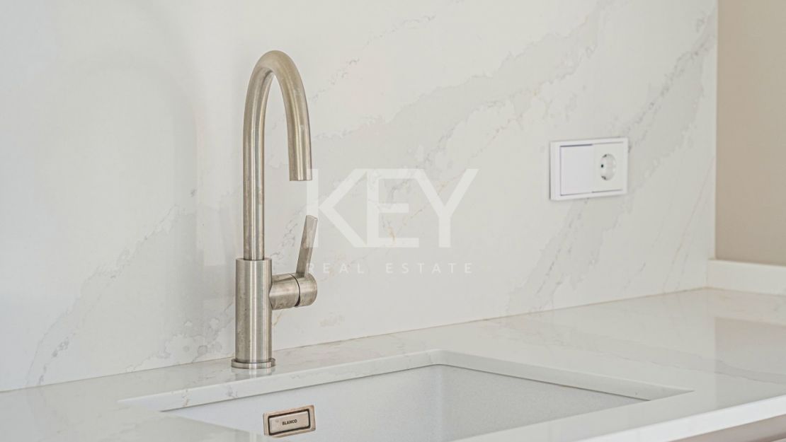 Современный дом с панорамным видом на море в Бенахависе