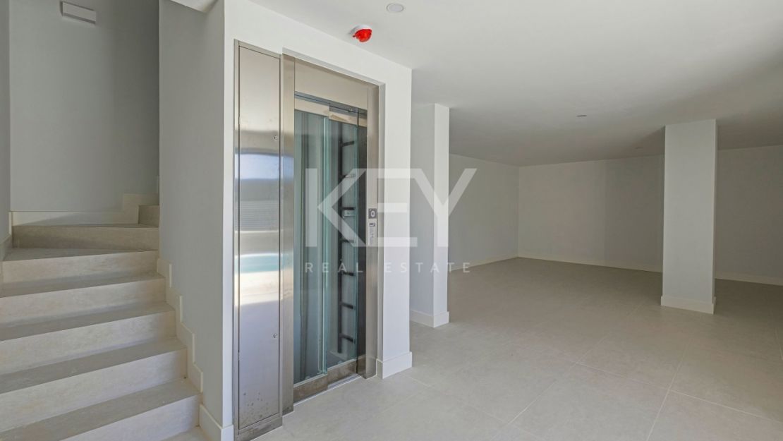 Современный дом с панорамным видом на море в Бенахависе