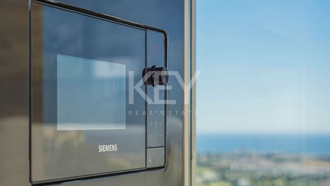 Современный дом с панорамным видом на море в Бенахависе