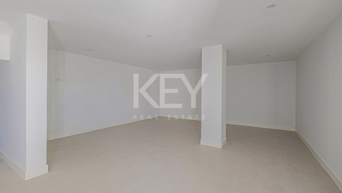 Современный дом с панорамным видом на море в Бенахависе