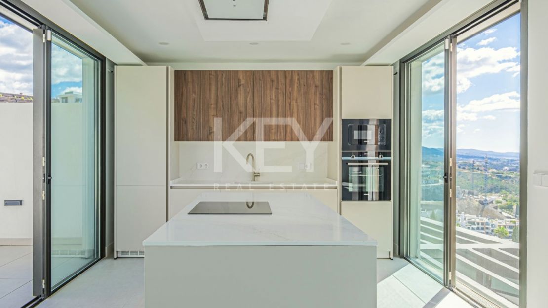 Современный дом с панорамным видом на море в Бенахависе