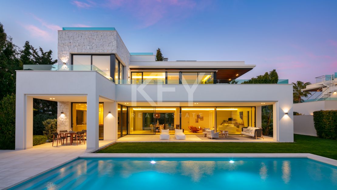 New built modern villa next to the beach in Guadalmina Baja, Estepona