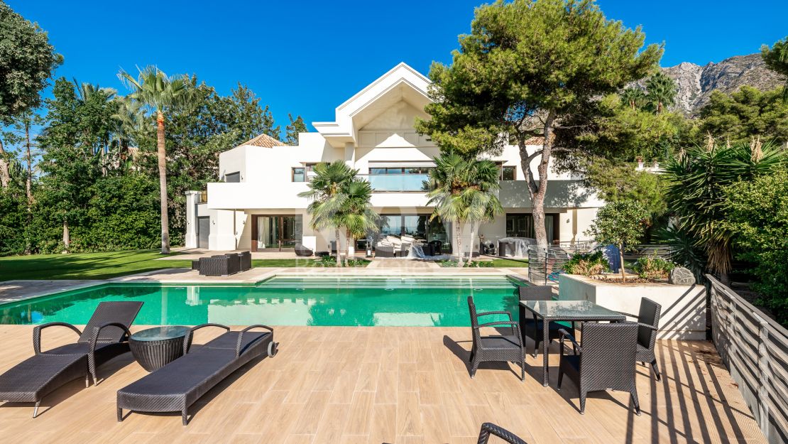 Prestigious villa with sea and mountain views in Sierra Blanca, Golden Mile