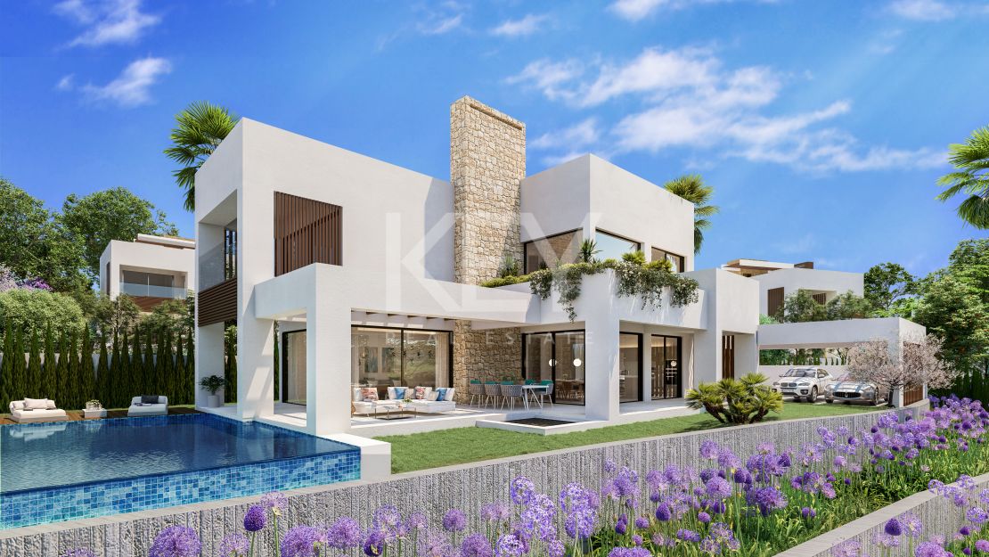 Contemporary villa in gated community and walking distance to the beach in Golden Mile, Marbella 