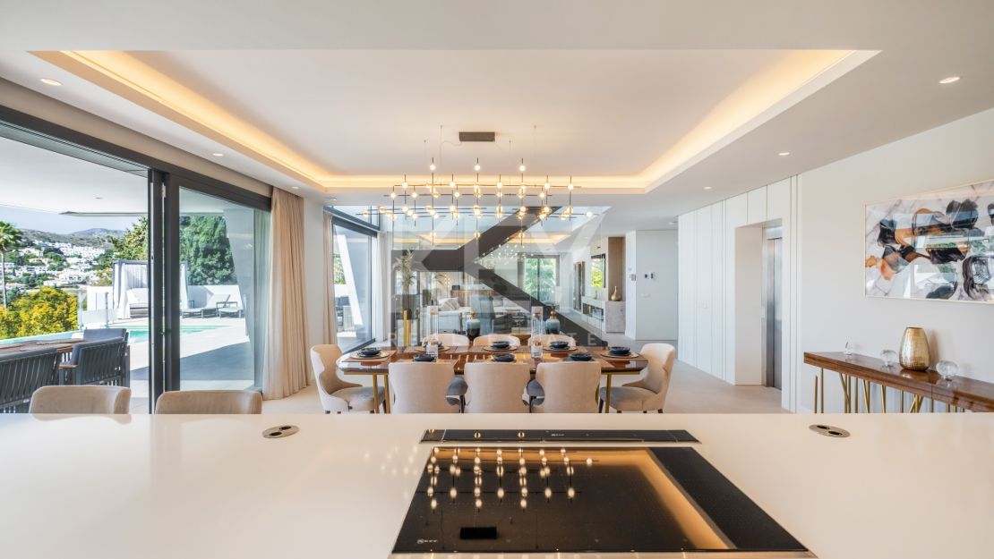 Villa De Lujo Con Vistas Panorámicas, Spa Privado Y Estilo De Vida Excepcional En El Paraíso, Estepona Este