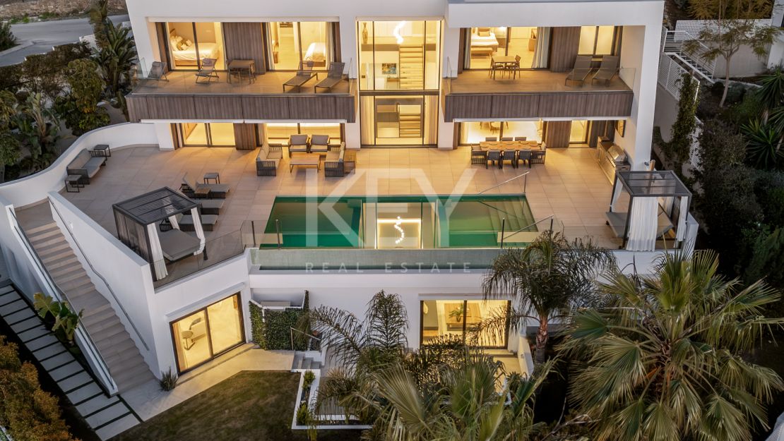 Villa De Lujo Con Vistas Panorámicas, Spa Privado Y Estilo De Vida Excepcional En El Paraíso, Estepona Este