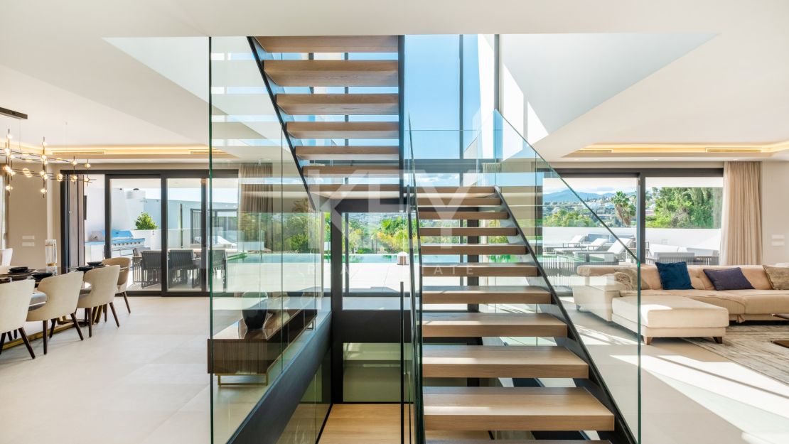 Villa De Lujo Con Vistas Panorámicas, Spa Privado Y Estilo De Vida Excepcional En El Paraíso, Estepona Este
