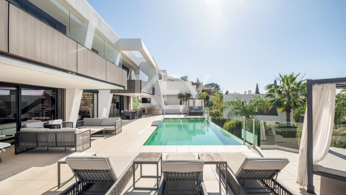 Villa De Lujo Con Vistas Panorámicas, Spa Privado Y Estilo De Vida Excepcional En El Paraíso, Estepona Este