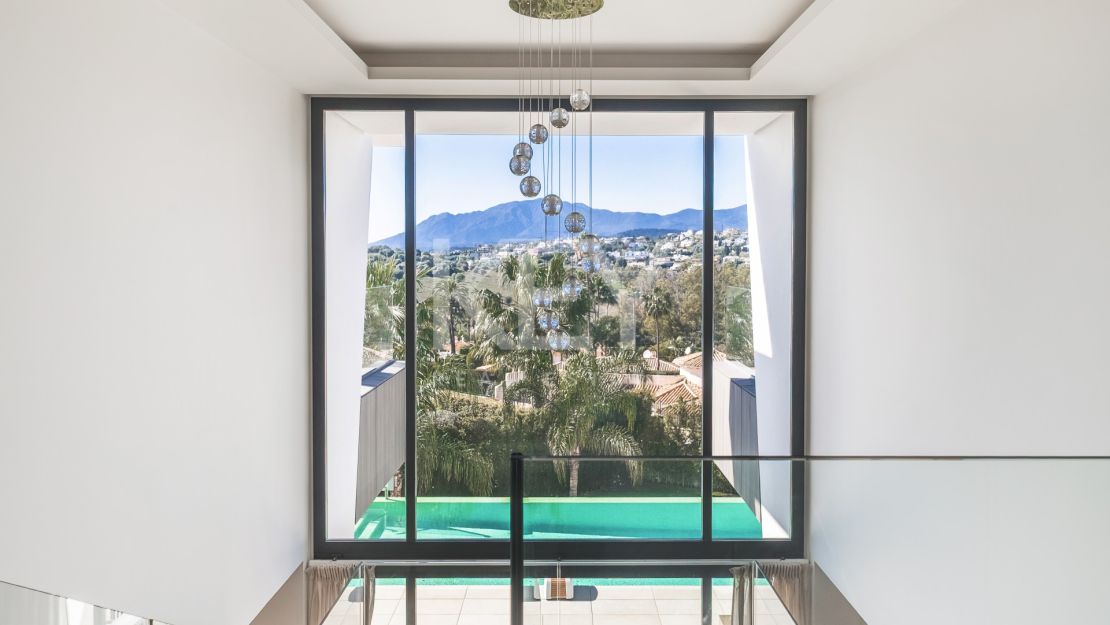 Villa De Lujo Con Vistas Panorámicas, Spa Privado Y Estilo De Vida Excepcional En El Paraíso, Estepona Este