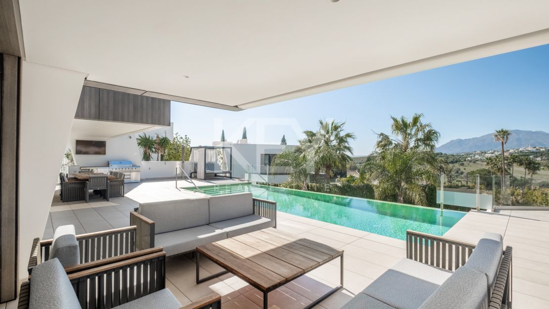 Villa De Lujo Con Vistas Panorámicas, Spa Privado Y Estilo De Vida Excepcional En El Paraíso, Estepona Este