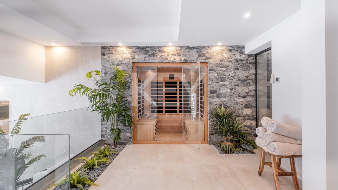 Villa De Lujo Con Vistas Panorámicas, Spa Privado Y Estilo De Vida Excepcional En El Paraíso, Estepona Este