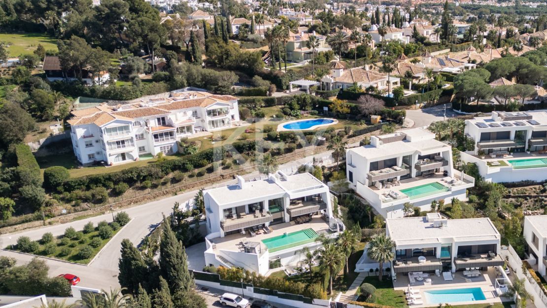 Villa De Lujo Con Vistas Panorámicas, Spa Privado Y Estilo De Vida Excepcional En El Paraíso, Estepona Este