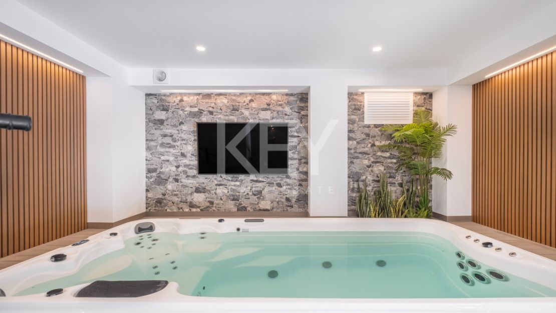 Villa De Lujo Con Vistas Panorámicas, Spa Privado Y Estilo De Vida Excepcional En El Paraíso, Estepona Este