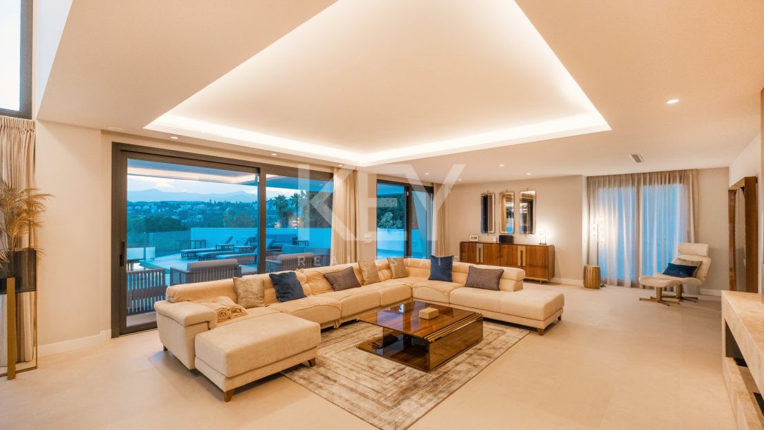 Villa De Lujo Con Vistas Panorámicas, Spa Privado Y Estilo De Vida Excepcional En El Paraíso, Estepona Este