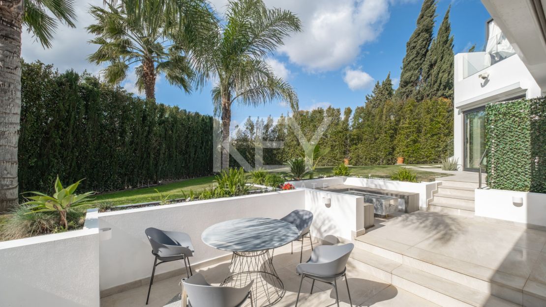 Villa De Lujo Con Vistas Panorámicas, Spa Privado Y Estilo De Vida Excepcional En El Paraíso, Estepona Este