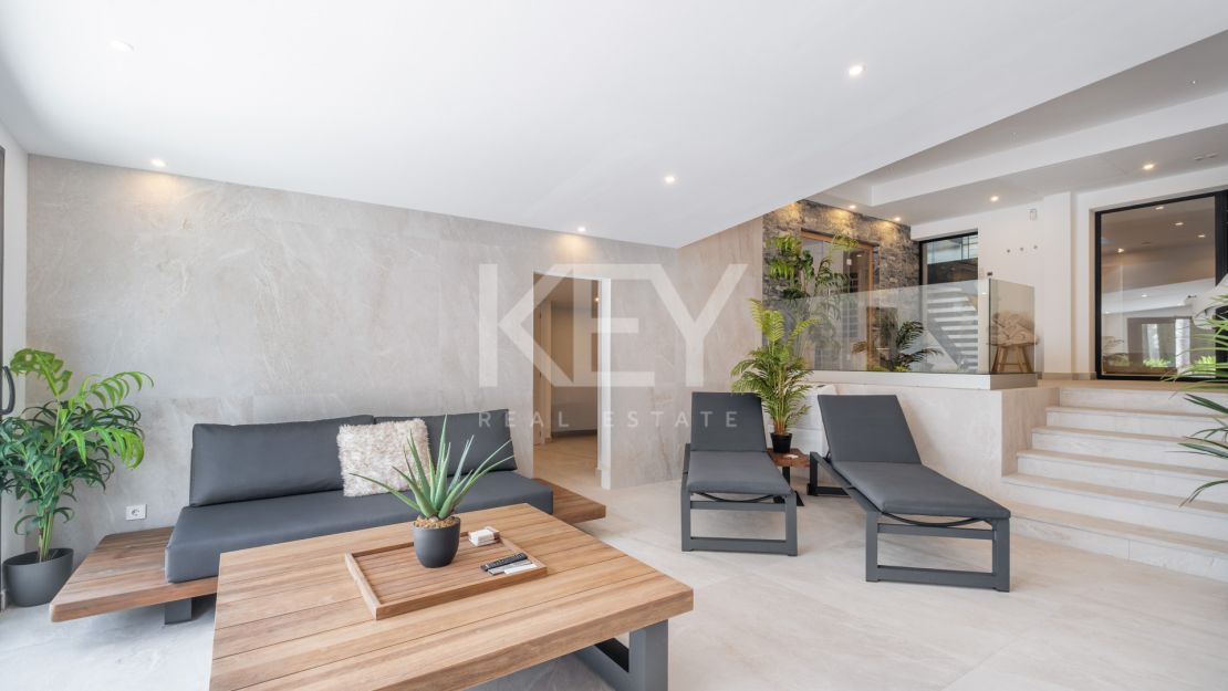 Villa De Lujo Con Vistas Panorámicas, Spa Privado Y Estilo De Vida Excepcional En El Paraíso, Estepona Este