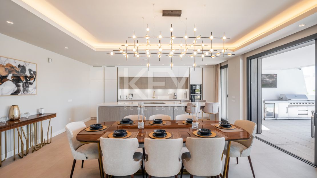 Villa De Lujo Con Vistas Panorámicas, Spa Privado Y Estilo De Vida Excepcional En El Paraíso, Estepona Este