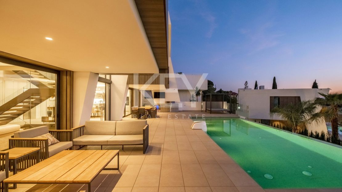 Villa De Lujo Con Vistas Panorámicas, Spa Privado Y Estilo De Vida Excepcional En El Paraíso, Estepona Este