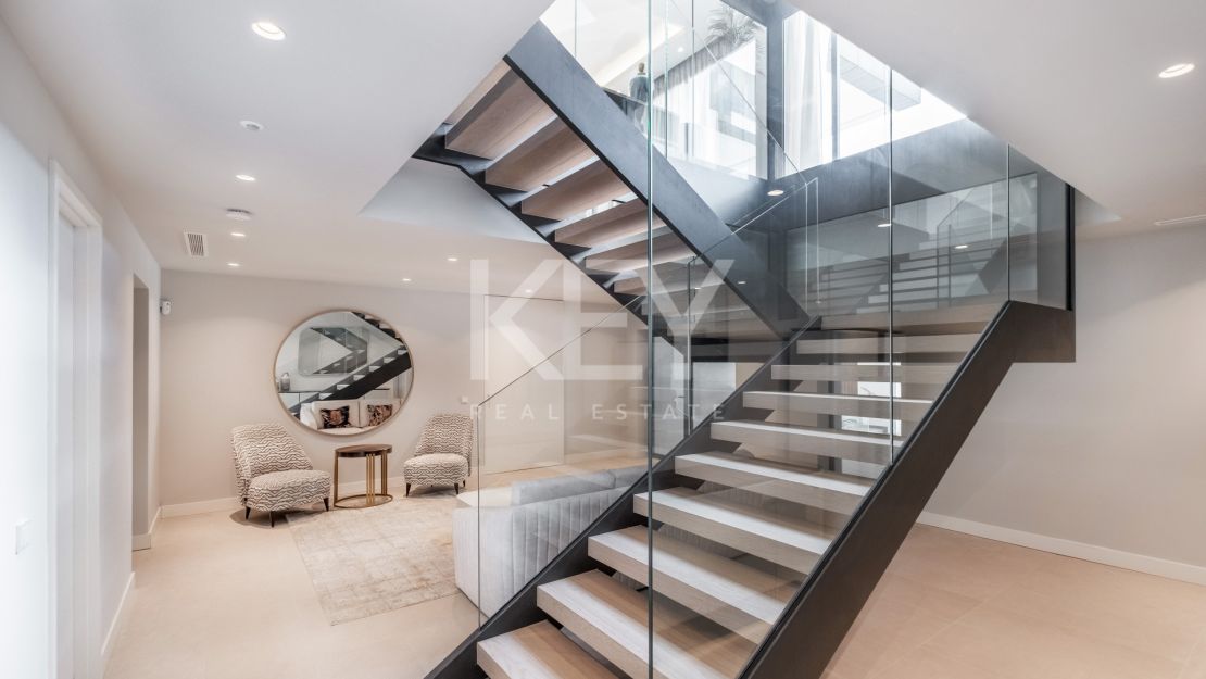 Villa De Lujo Con Vistas Panorámicas, Spa Privado Y Estilo De Vida Excepcional En El Paraíso, Estepona Este
