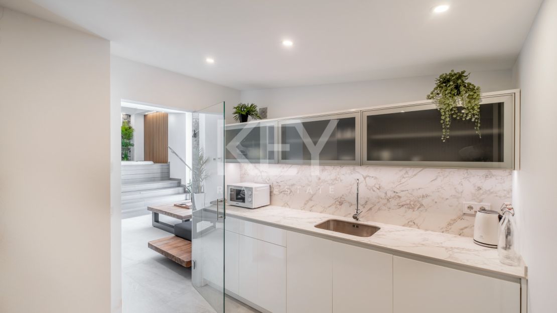 Villa De Lujo Con Vistas Panorámicas, Spa Privado Y Estilo De Vida Excepcional En El Paraíso, Estepona Este
