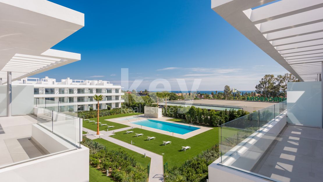 Contemporary penthouse close to the beach in Cancelada, New Golden Mile