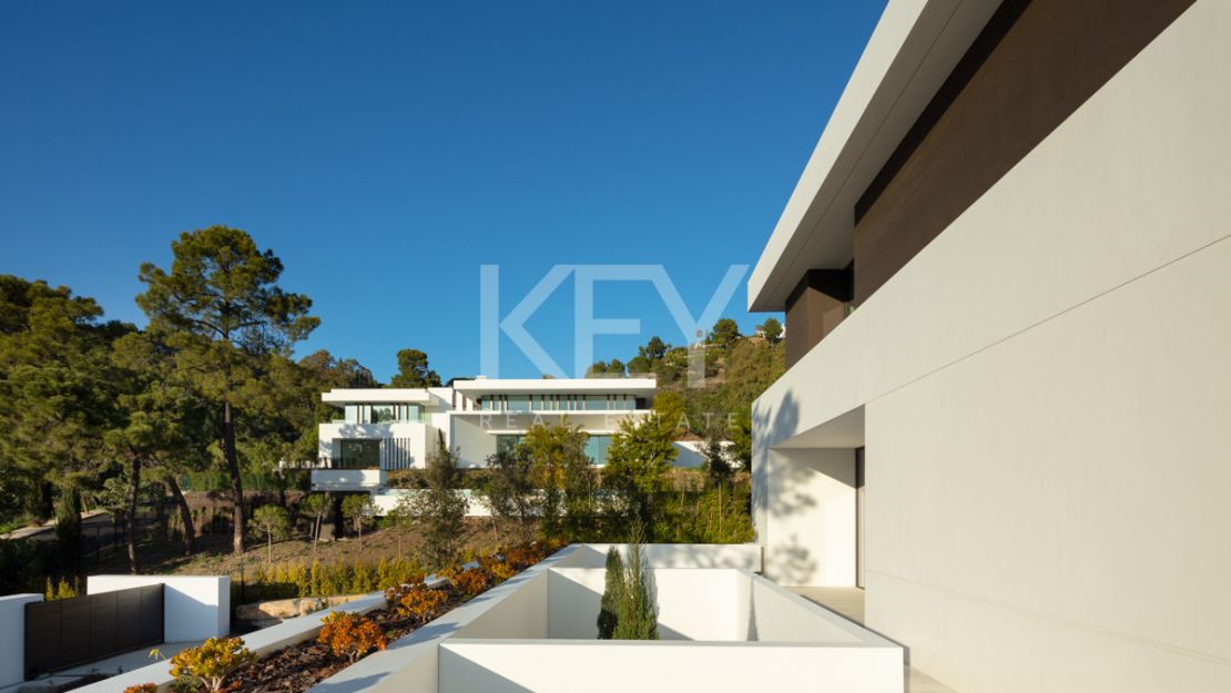 Elevated design Villa in La Reserva del Alcuzcuz, Benahavis