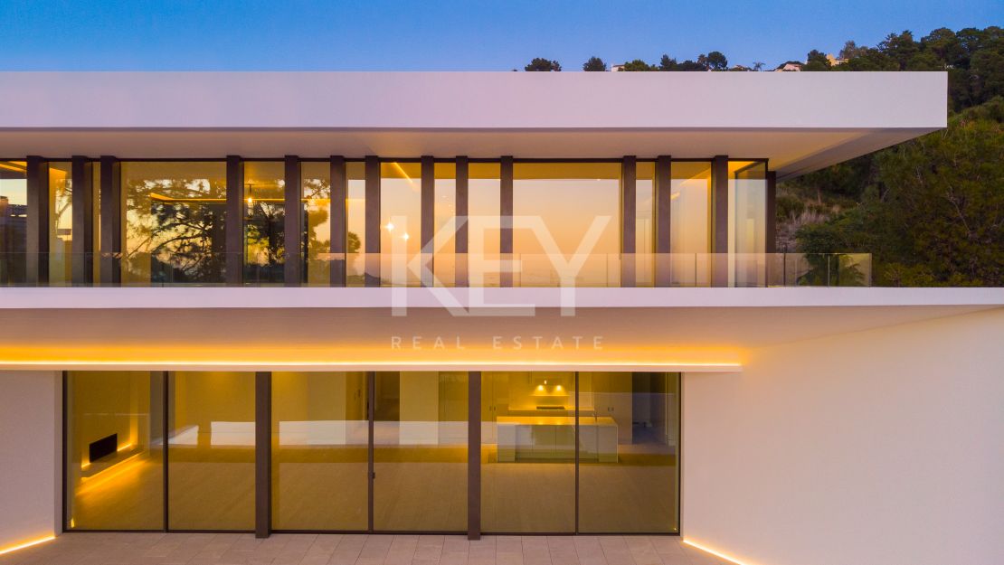 Elevated design Villa in La Reserva del Alcuzcuz, Benahavis