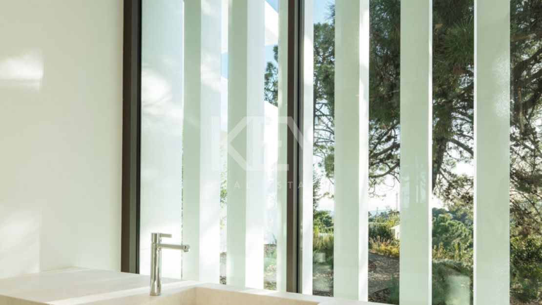 Elevated design Villa in La Reserva del Alcuzcuz, Benahavis