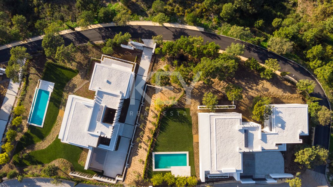 Elevated design Villa in La Reserva del Alcuzcuz, Benahavis