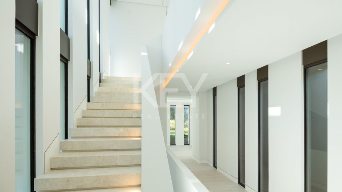 Elevated design Villa in La Reserva del Alcuzcuz, Benahavis