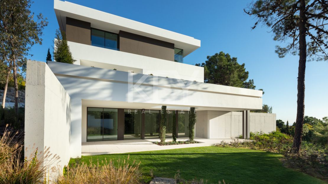 Elevated design Villa in La Reserva del Alcuzcuz, Benahavis